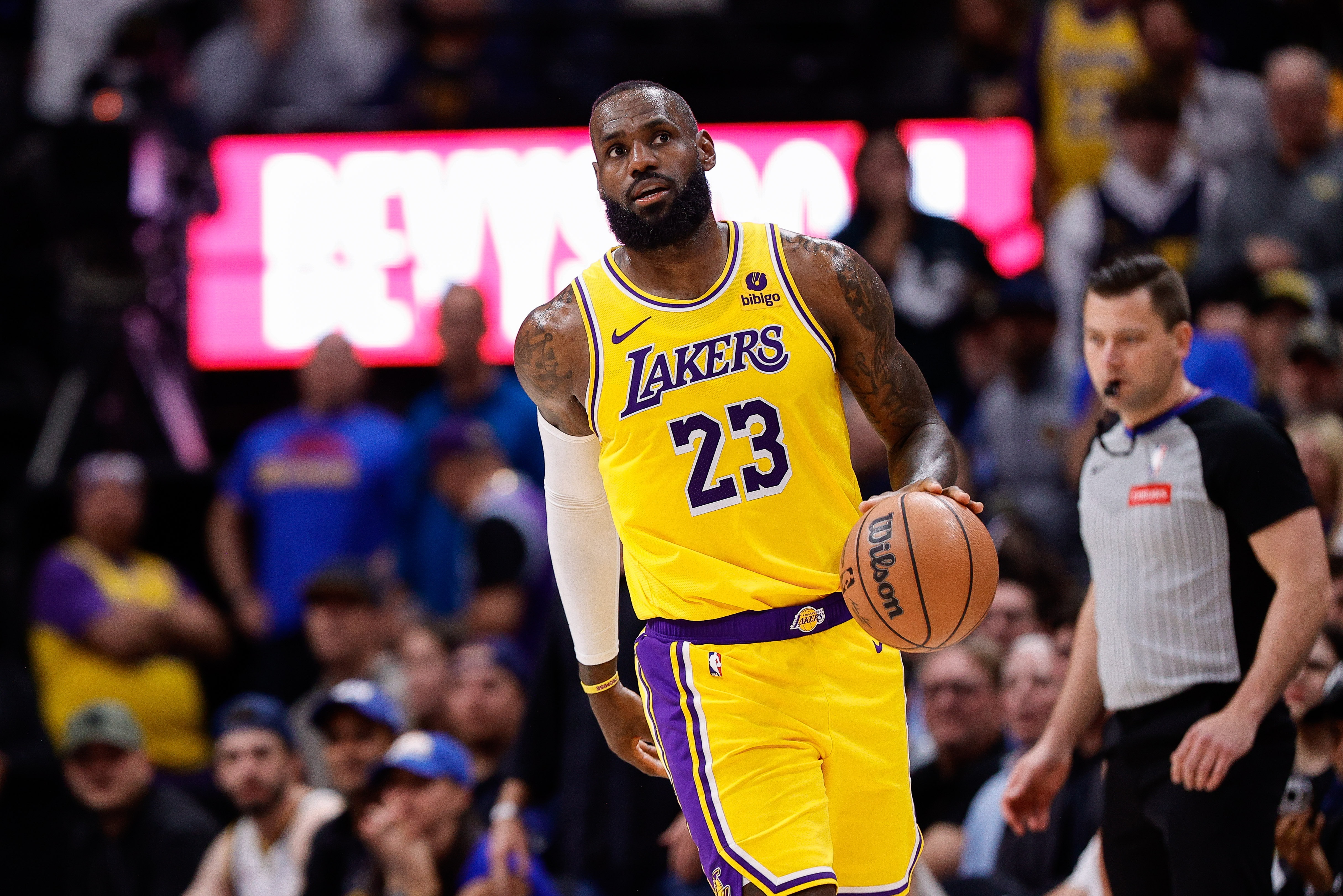 开云体育-东契奇遭遇詹姆斯爆冷，NBA局势紧张