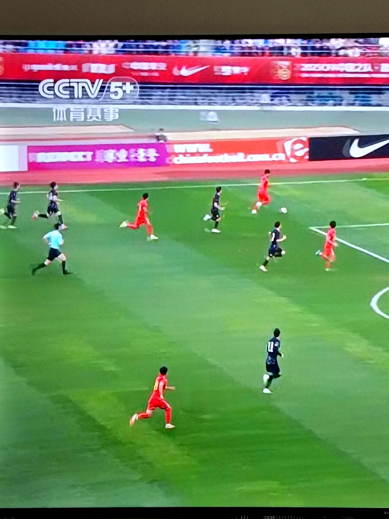 快速反击得手，球队轻松赢得胜利的简单介绍