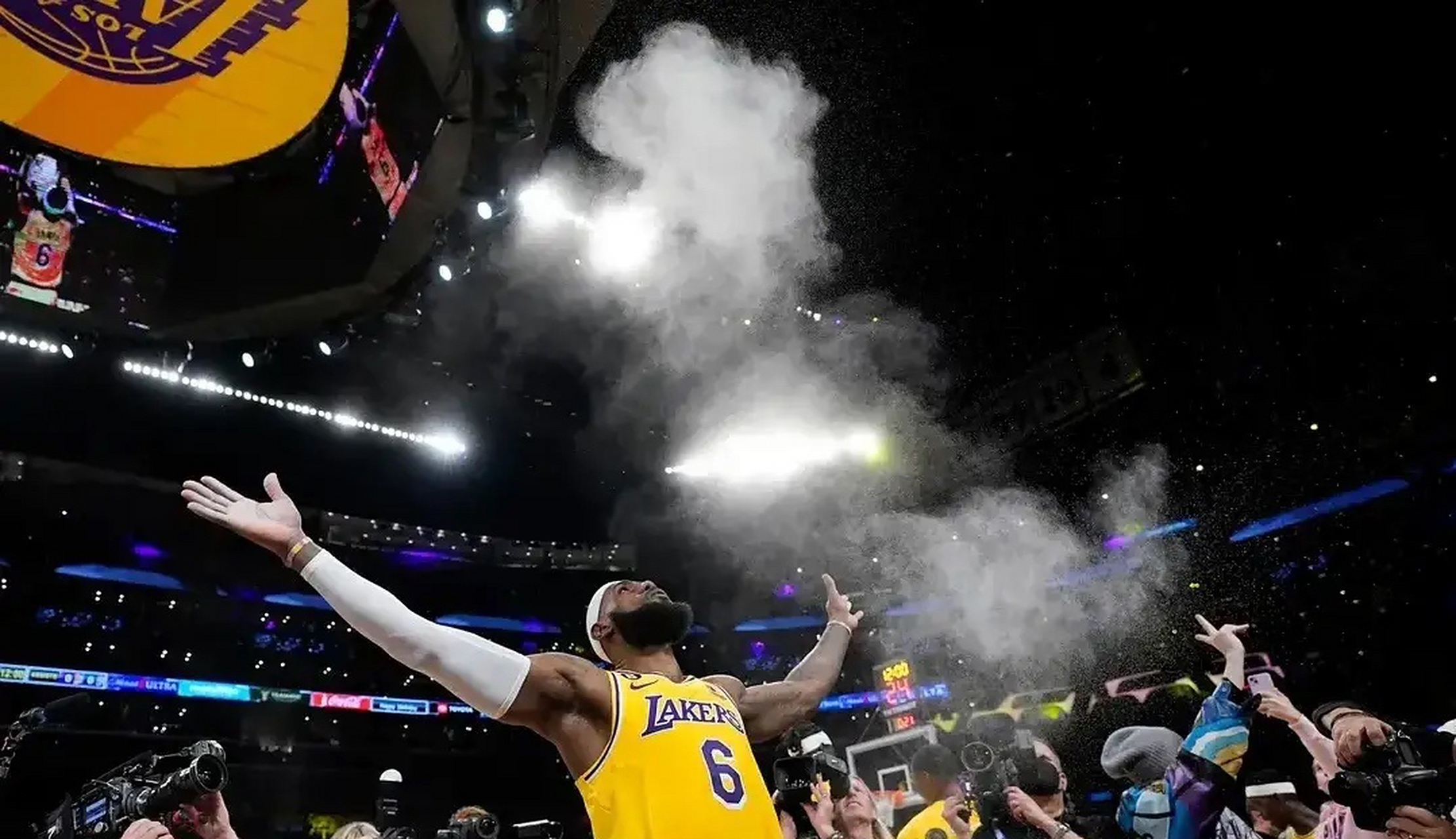 湖人惨败开拓者,遭遇两连败 湖人惨败开拓者,遭遇两连败