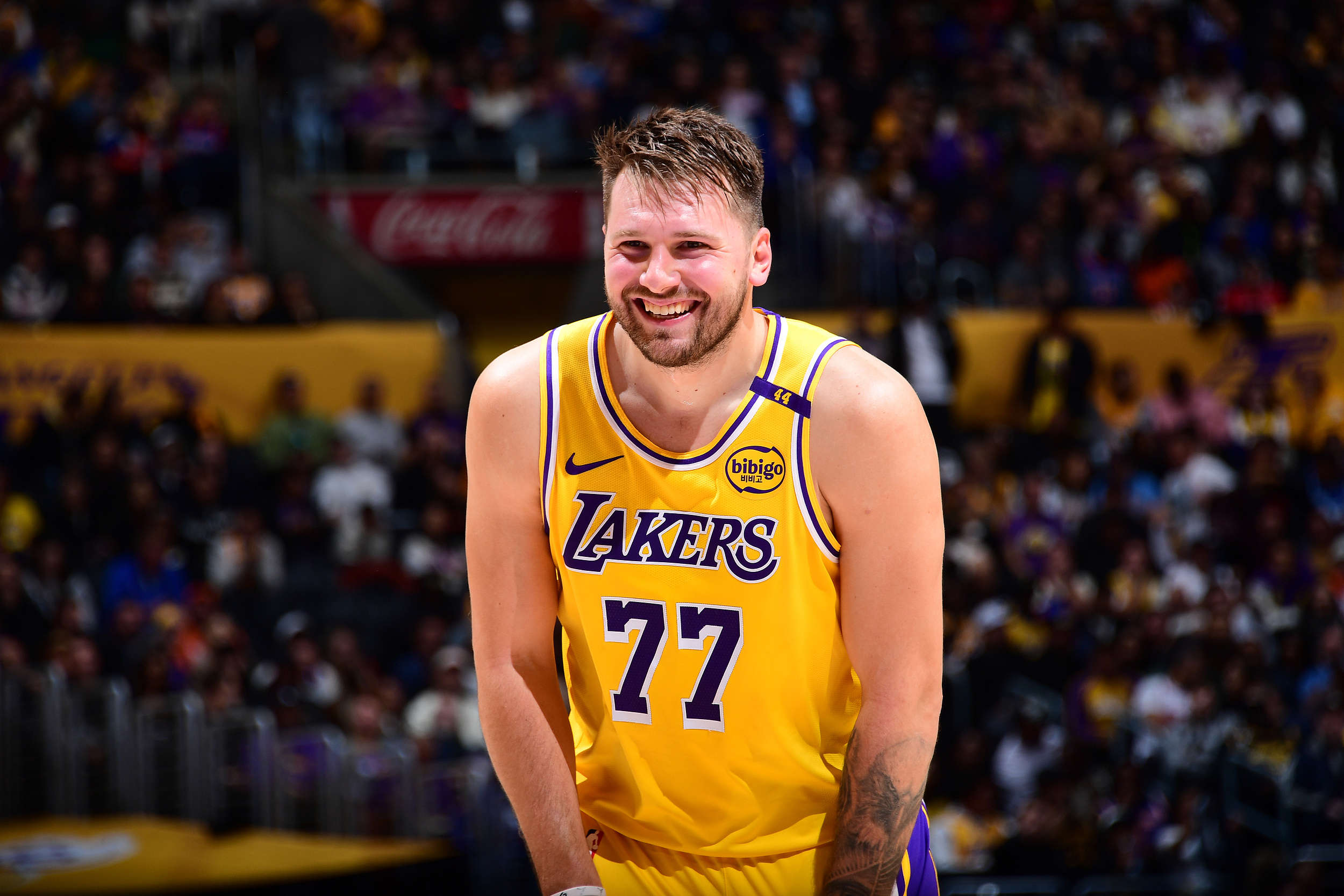 开云体育平台APP-湖人客场击败太阳,继续领跑西部