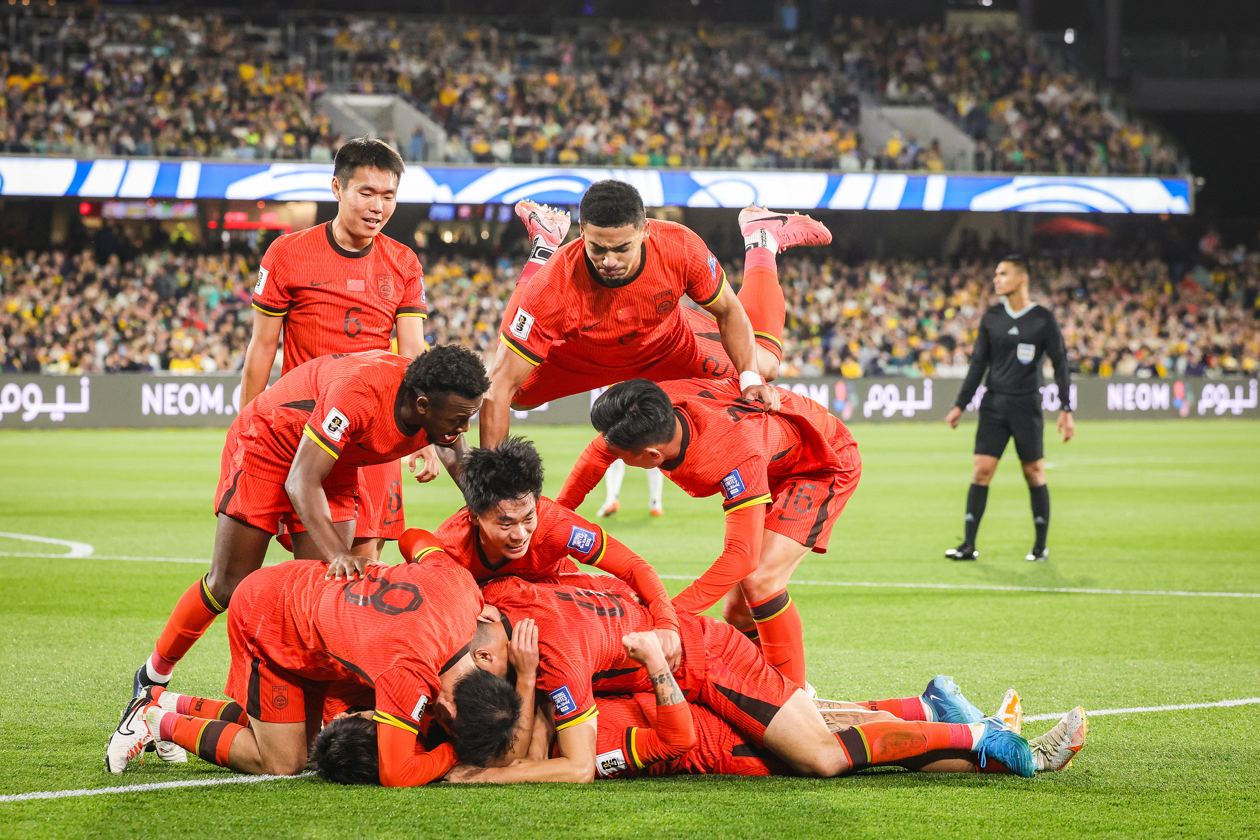 泰国队轻取中国队，李梓嘉点燃赛场