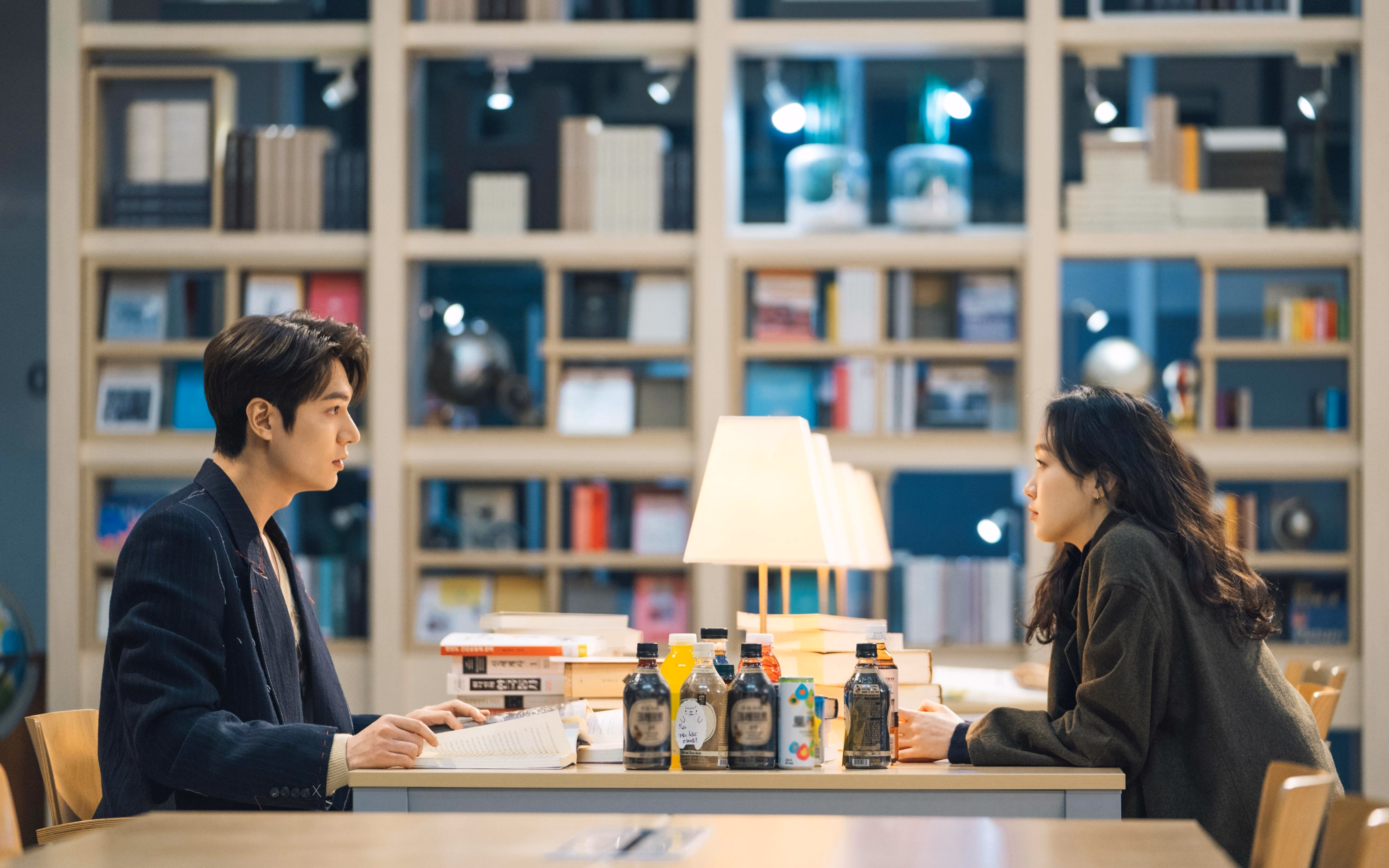 开云体育在线-欧冠淘汰赛之夜，不老的獠牙依旧锋利，苏亚雷斯赛后评分拉满的背后