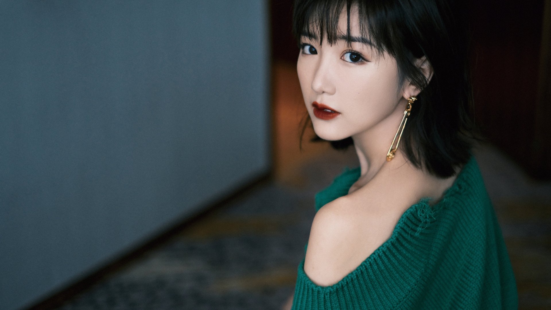 双线狂飙，火箭鏖战上海队，米切尔F1揭幕战主宰赛道