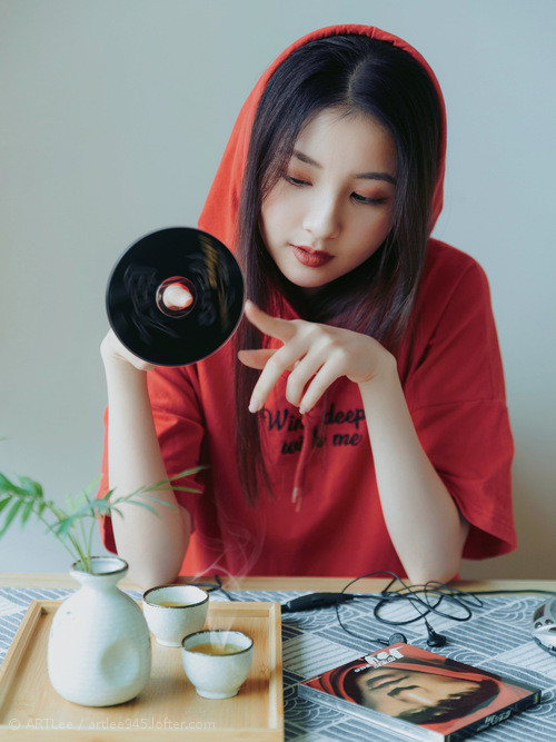 英格拉姆爆发引领老鹰战术压制热火,赛场上的战略博弈与个人英雄主义